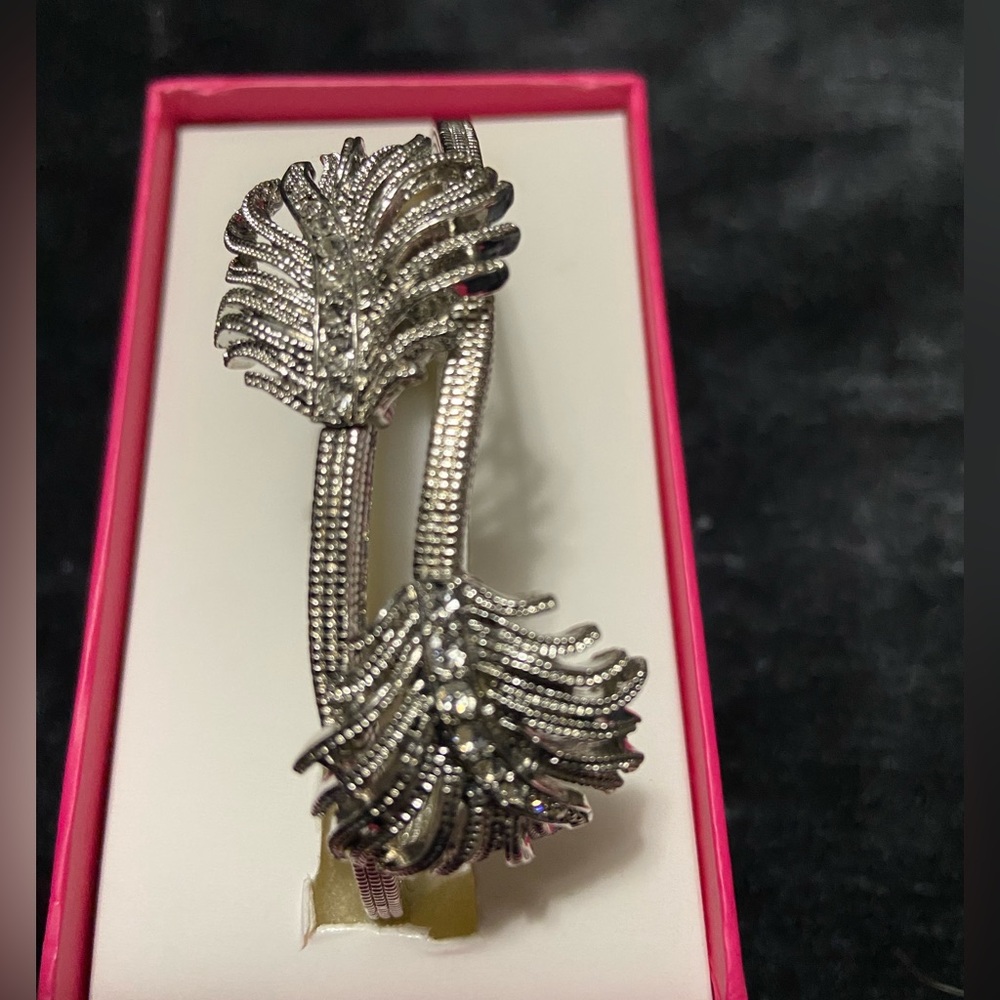 Liz Claiborne New York Bracelet/bangle style